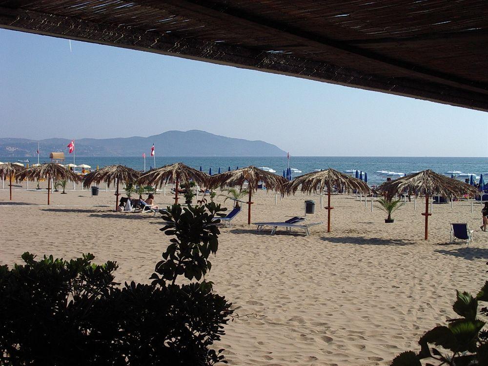 Baia Del Sole Hotel Паестум Екстериор снимка