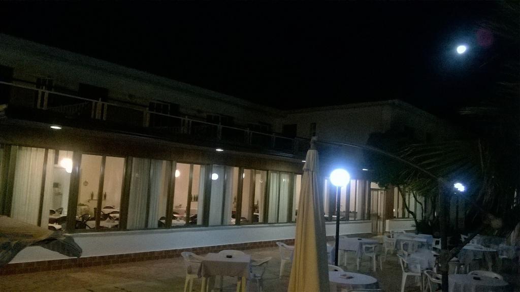 Baia Del Sole Hotel Паестум Екстериор снимка